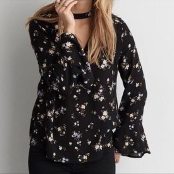 American Eagle Outfitters Tops - Choker bell sleeve top